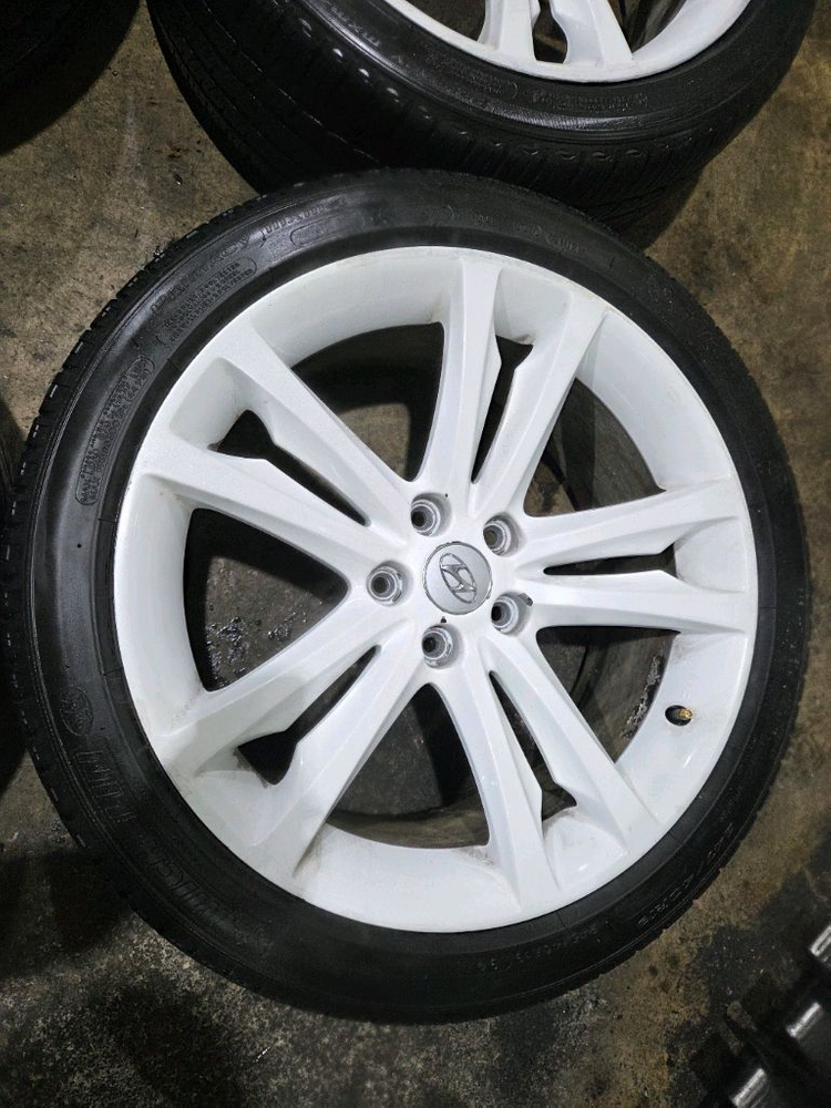 제네시스쿠페 19인치 휠타이어 이미지