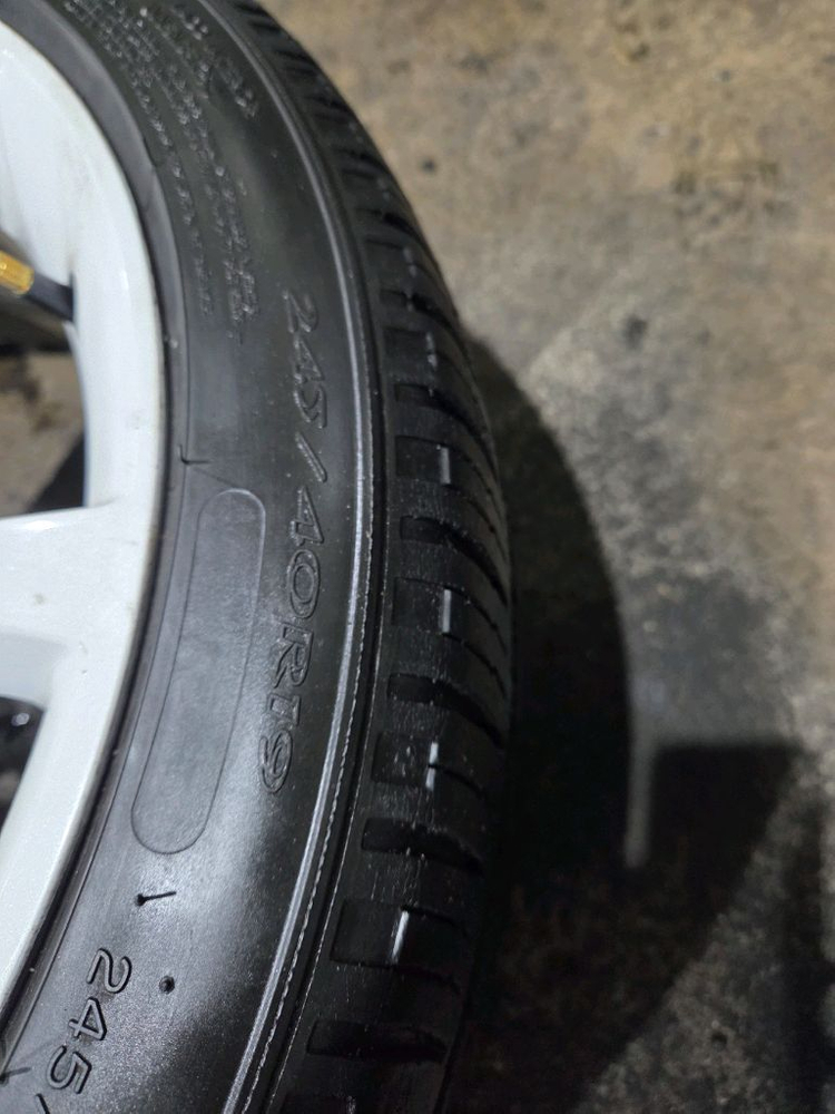 제네시스쿠페 19인치 휠타이어 이미지