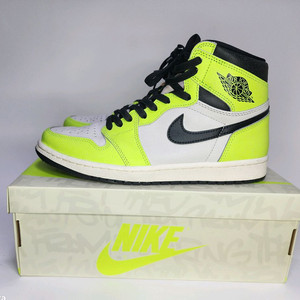 나이키 에어 조던 1 하이 볼트 모델입니다 275mm