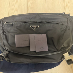프라다 바이커백 새제품 2vh991