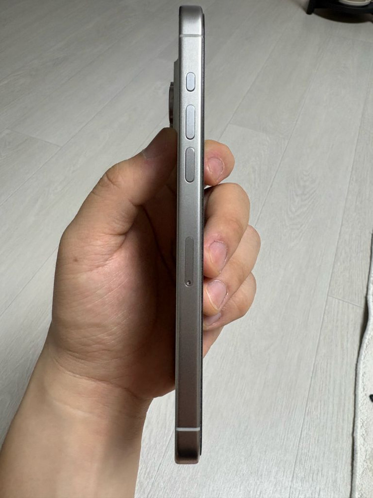 아이폰 15프로맥스 256GB(S급/화이트) + 다양한 케이스(공짜)판매합니다!!--2