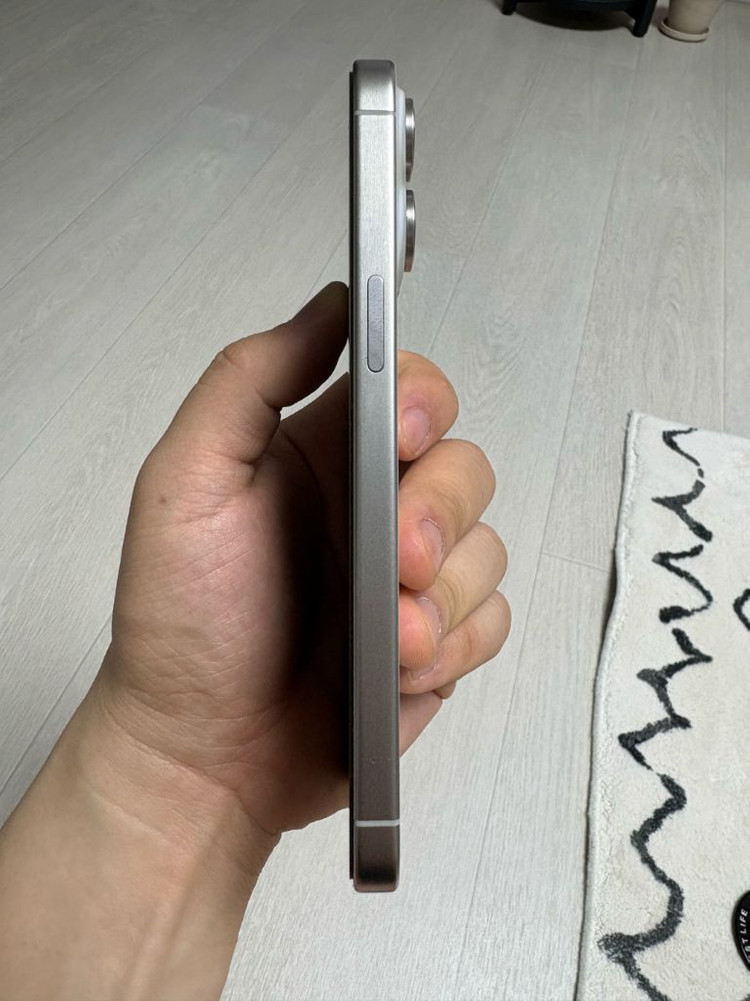 아이폰 15프로맥스 256GB(S급/화이트) + 다양한 케이스(공짜)판매합니다!!--3