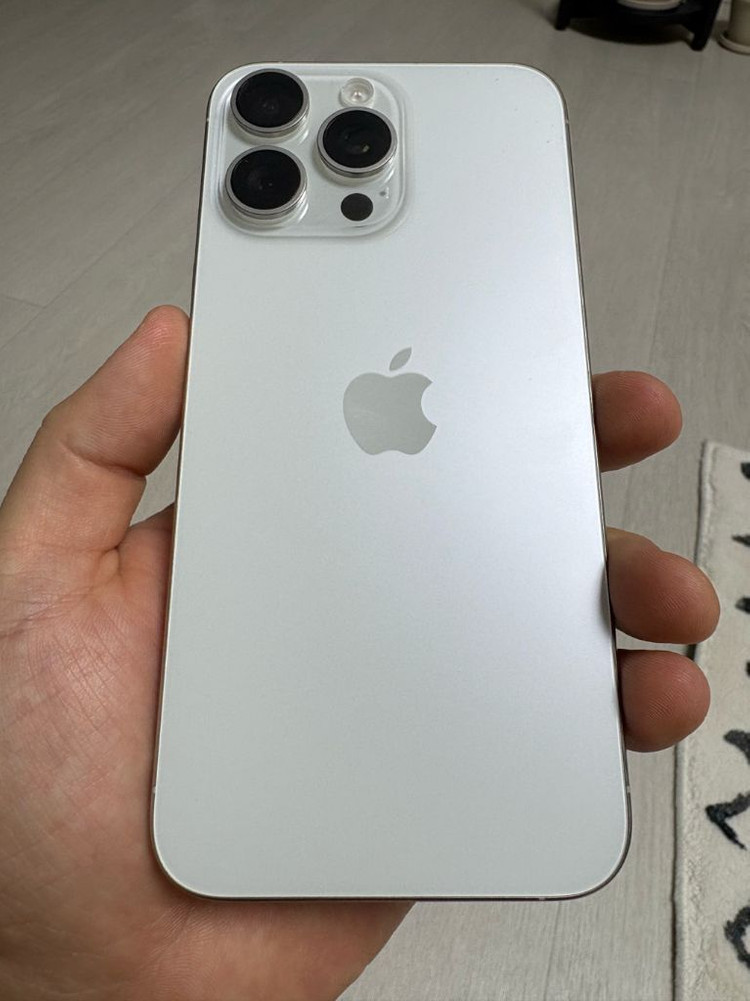 아이폰 15프로맥스 256GB(S급/화이트) + 다양한 케이스(공짜)판매합니다!!--4