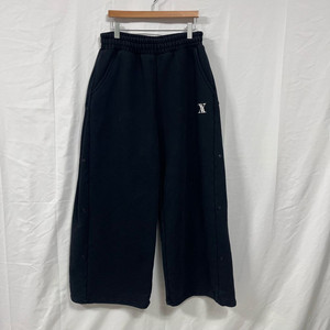 어반드레스(AVANDREE) 스냅 와이드 밴딩 스웻 팬츠