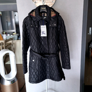 새제품 버버리 헤밍필드 퀼팅 벨티드 자켓XL77~77반