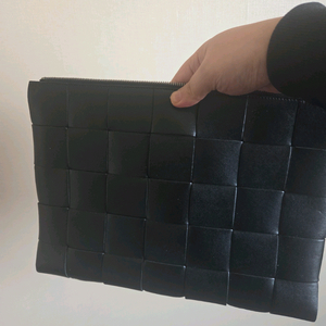 보테가베네타 클러치