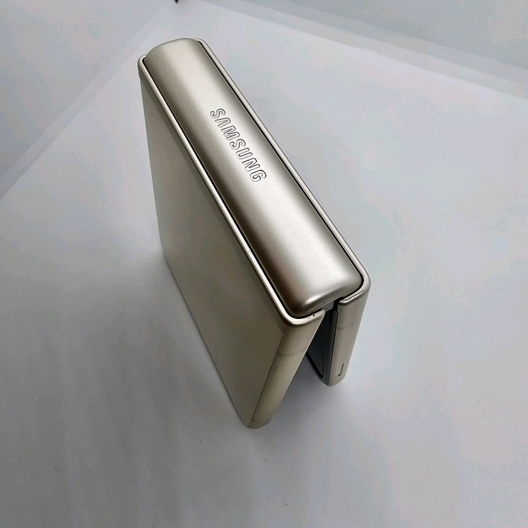 플립3 크림 256기가 S급(센터리퍼후 1개월사용)--2