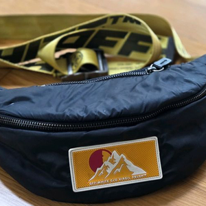 오프화이트 벨트백