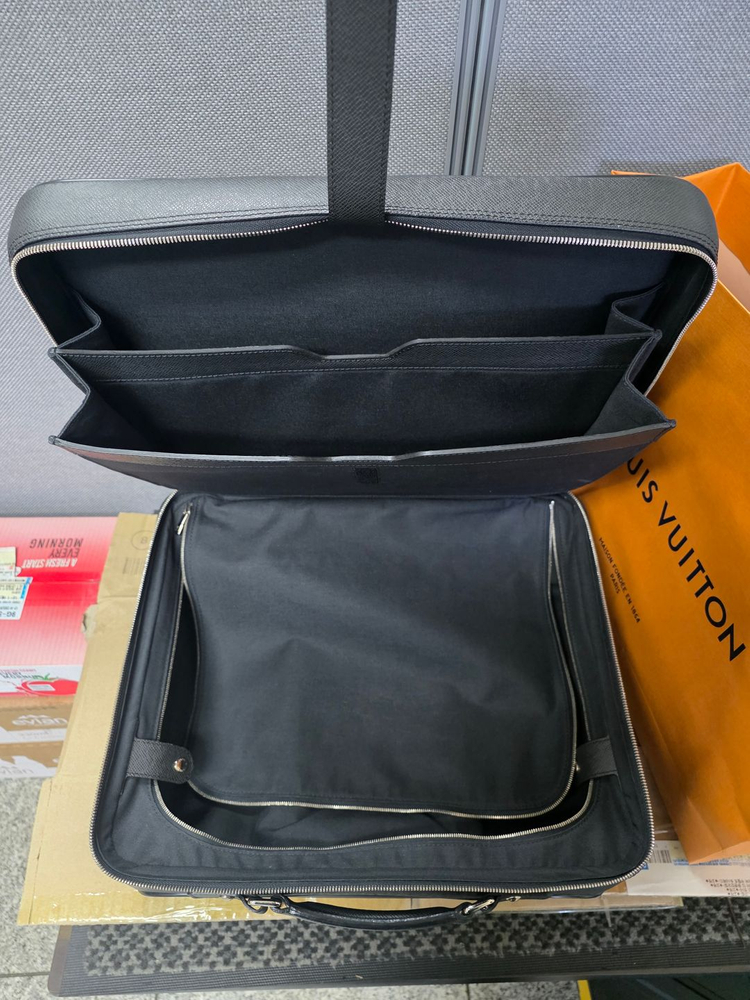 루이비통 블랙 비즈니스 캐리어 이미지
