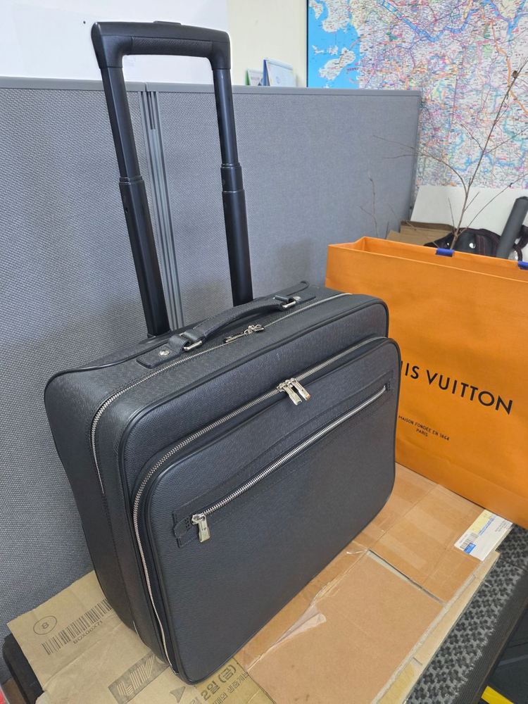 루이비통 블랙 비즈니스 캐리어 이미지