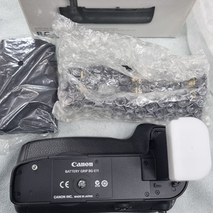 캐논정품 오막삼용 세로그립 (BG-E11) 판매합니다