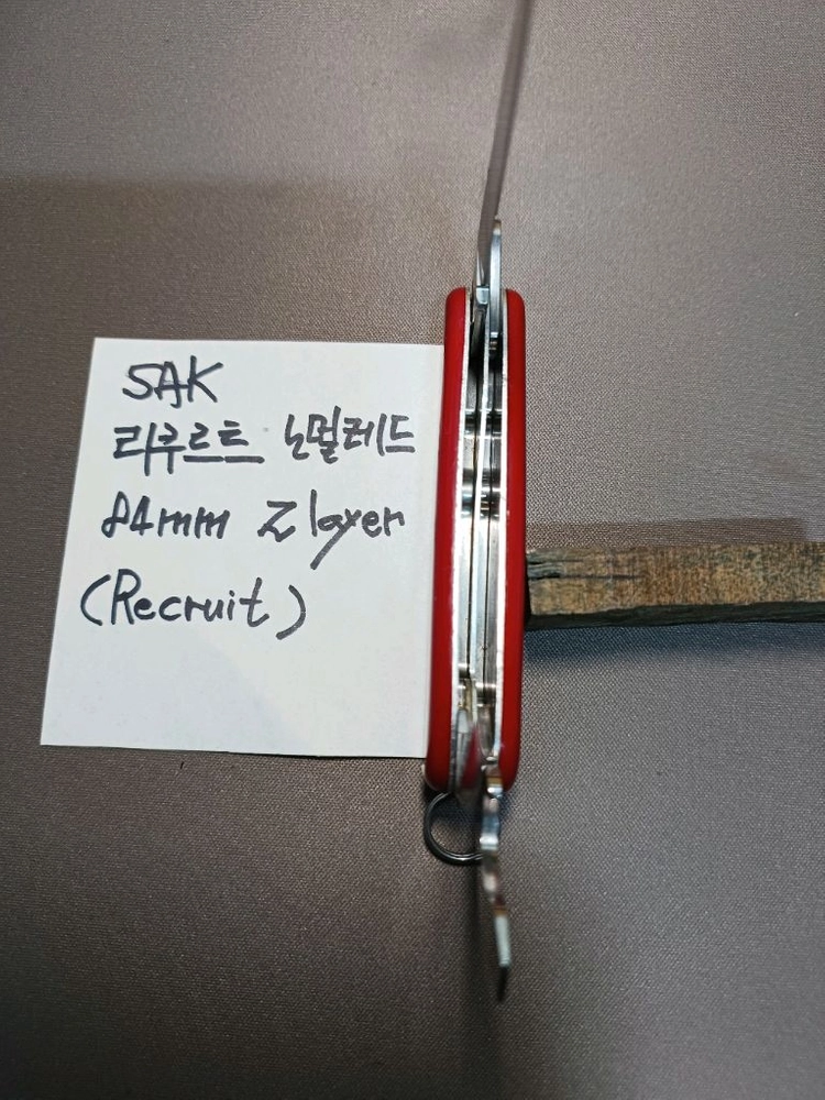 빅토리녹스 멀티툴 리쿠르트 노멀레드 이미지