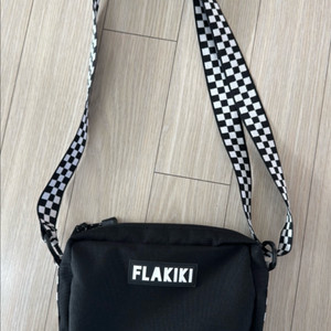 플라키키 크로스 가방