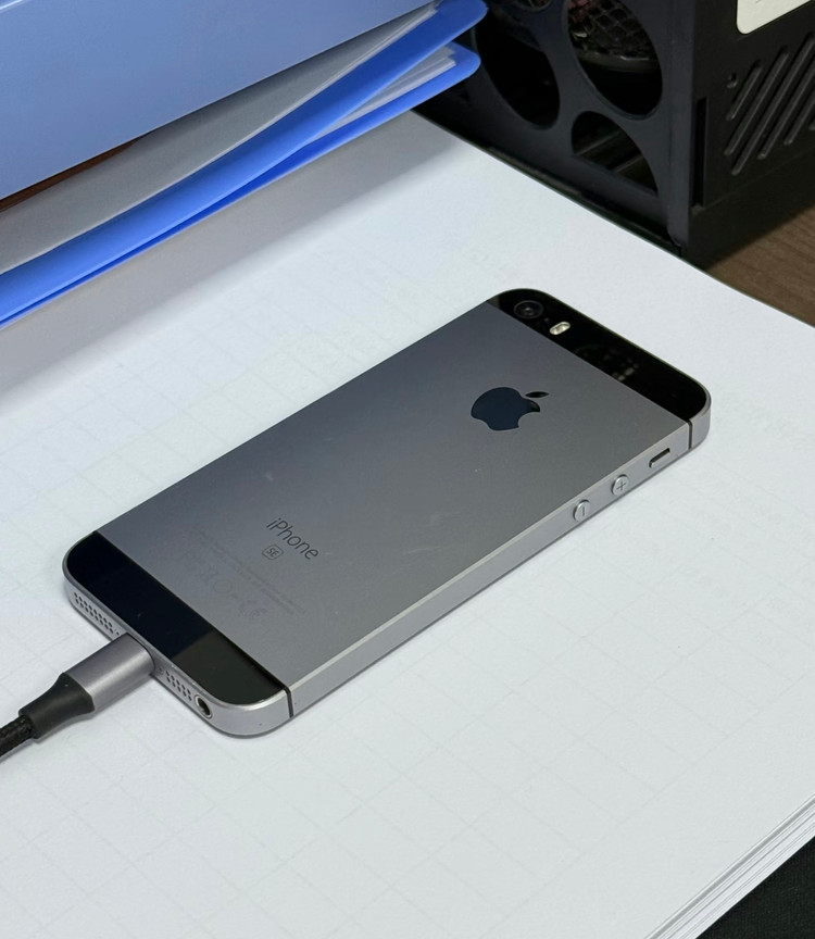 아이폰 SE 1 128기가 색상 선택 가능! 특가 판매중--0