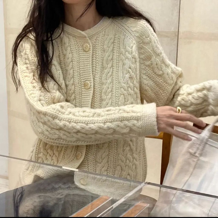 로맨티사이즈 셔틀랜드 케이블 가디건 꽈배기니트 울 그랜마 할미룩 오버핏--0