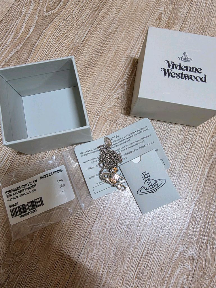 비비안 웨스트우드 미니 바스 목걸이 (급처분가)--1