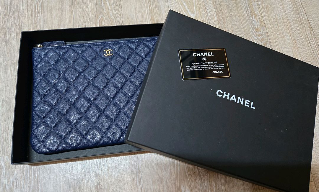 샤넬 로고 캐비어 미듐 클러치 (컨디션굿)가격내림--0