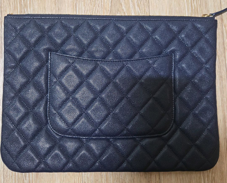 샤넬 로고 캐비어 미듐 클러치 (컨디션굿)가격내림--2