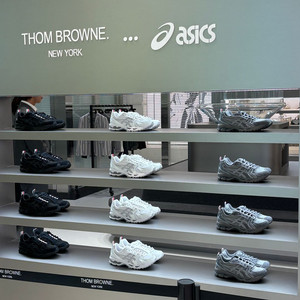 톰브라운X아식스 그레이 제품 판매합니다.
