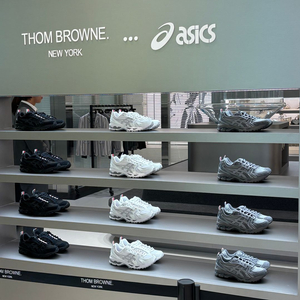 톰브라운X아식스 그레이 제품 판매합니다.