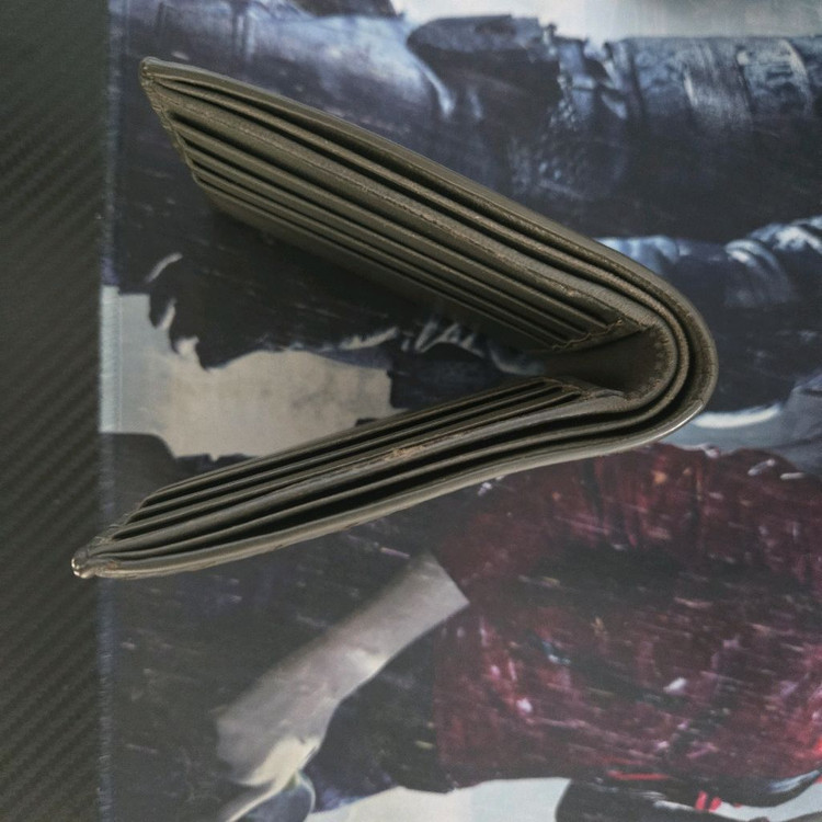 보테가 베네타 인트레치아토 반지갑 팝니다.--1