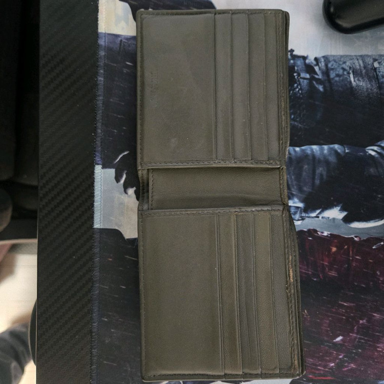 보테가 베네타 인트레치아토 반지갑 팝니다.--2