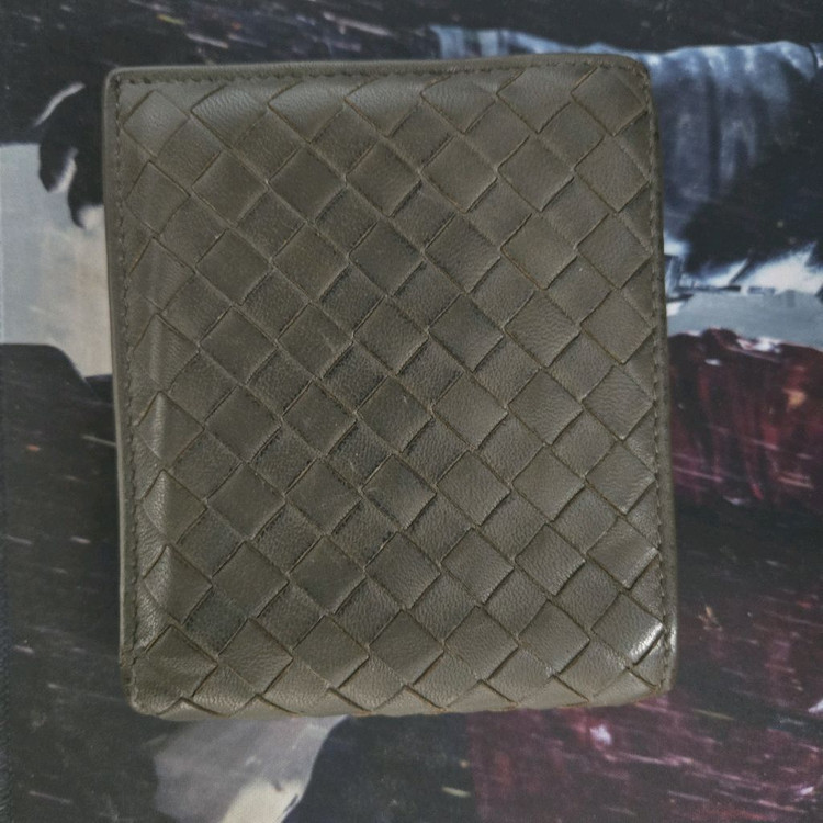 보테가 베네타 인트레치아토 반지갑 팝니다.--3