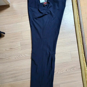 마운틴이큅먼트 네이비 색상 바지 38