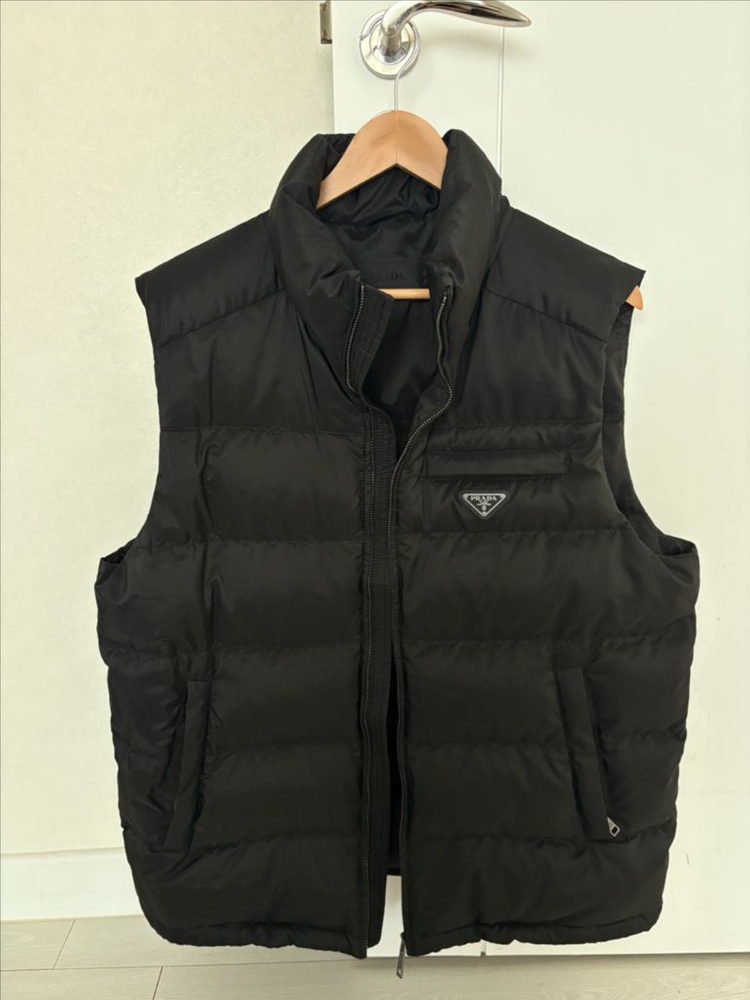 프라다 패딩조끼 블랙 54--0
