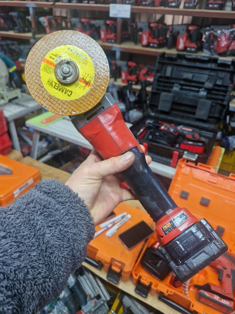 밀워키충전그라인더M18CAG100X 4인치밀워키그라인더 배터리포함 이미지