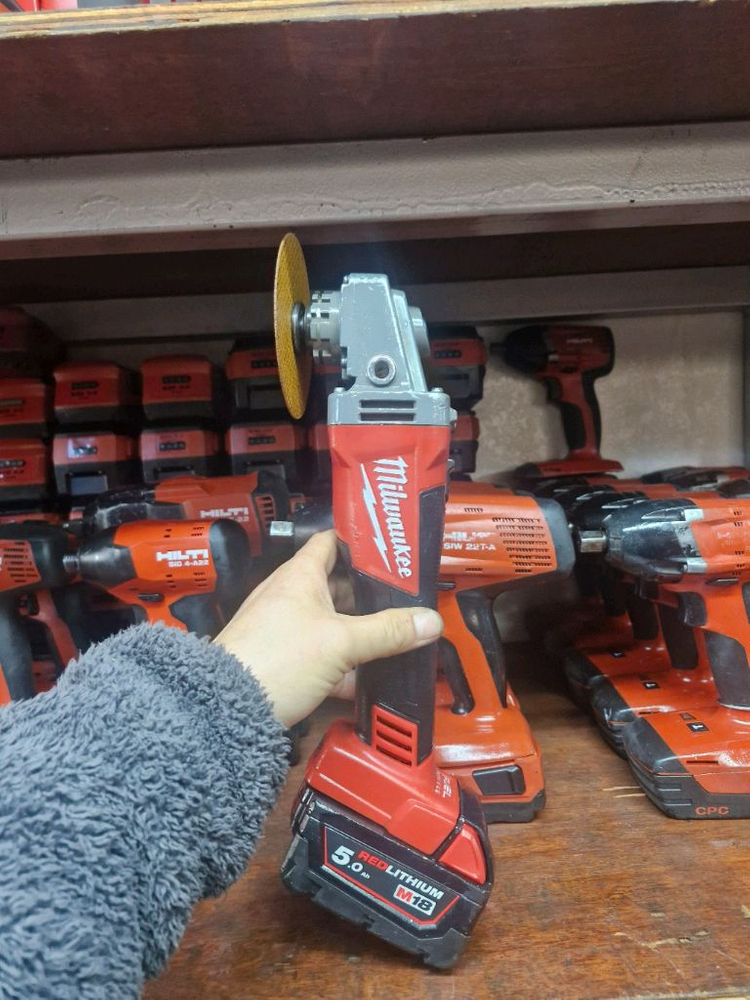 밀워키충전그라인더M18CAG100X 4인치밀워키그라인더 배터리포함 이미지