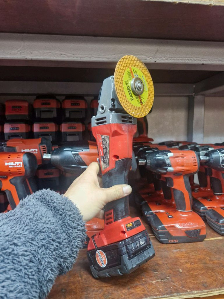 밀워키충전그라인더M18CAG100X 4인치밀워키그라인더 배터리포함 이미지