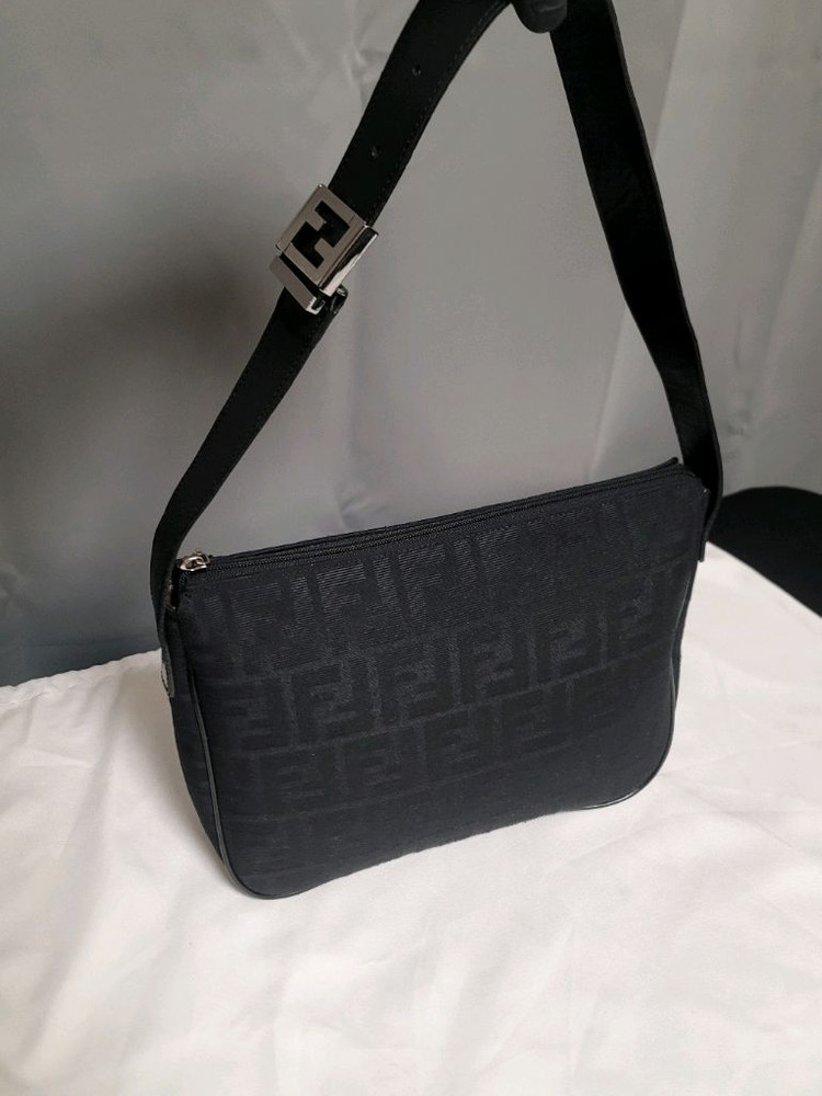 정품 펜디 가방 토트백,숄더백2way(디올샤넬보테가루이비통구찌셀린느생로랑발렌시아가)--0