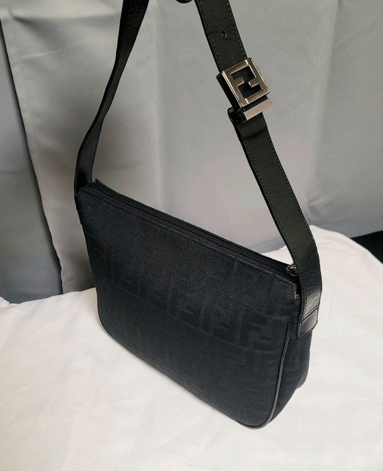 정품 펜디 가방 토트백,숄더백2way(디올샤넬보테가루이비통구찌셀린느생로랑발렌시아가)--1