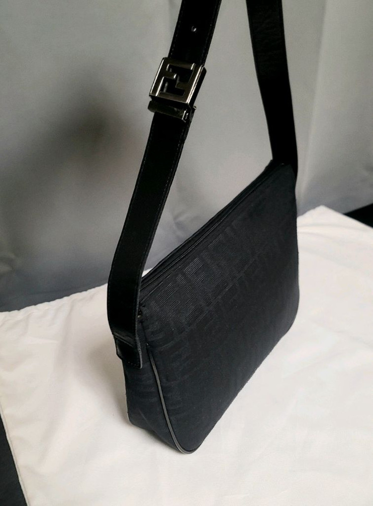 정품 펜디 가방 토트백,숄더백2way(디올샤넬보테가루이비통구찌셀린느생로랑발렌시아가)--2