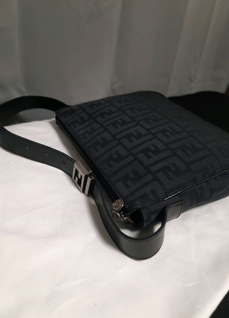 정품 펜디 가방 토트백,숄더백2way(디올샤넬보테가루이비통구찌셀린느생로랑발렌시아가)--3