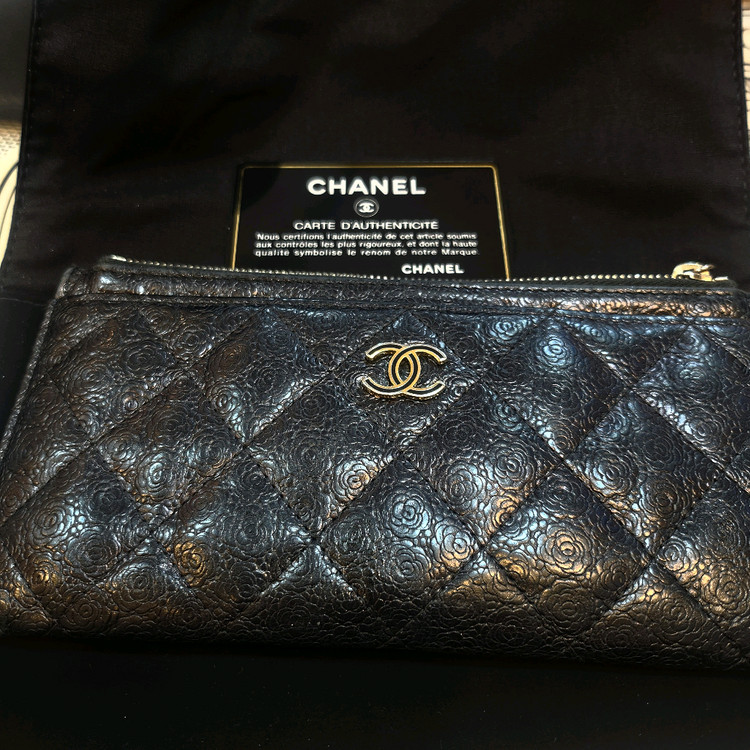 샤넬 까멜리아 지퍼장지갑 정품--0