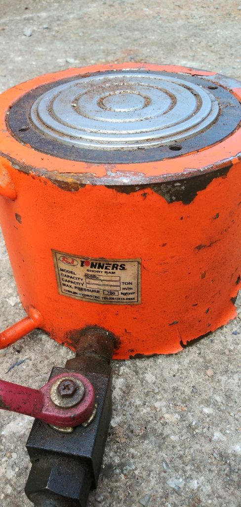 유압램100톤20개 .분배기.자동펌프.호수.풀셑트(교량인상용). 이미지