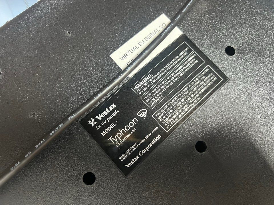 Vestax Typhoon DJ 컨트롤러 이미지