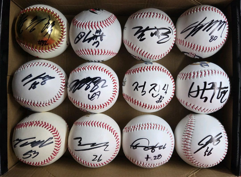 싸인볼 개당 5천원에 정리합니다--0