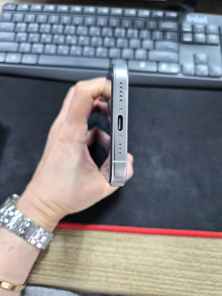 아이폰 16프로 128기가 자급 공기계--3