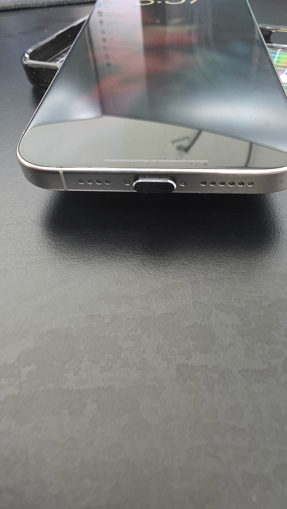 아이폰 16 프로맥스 실버 256GB + 케이스--9