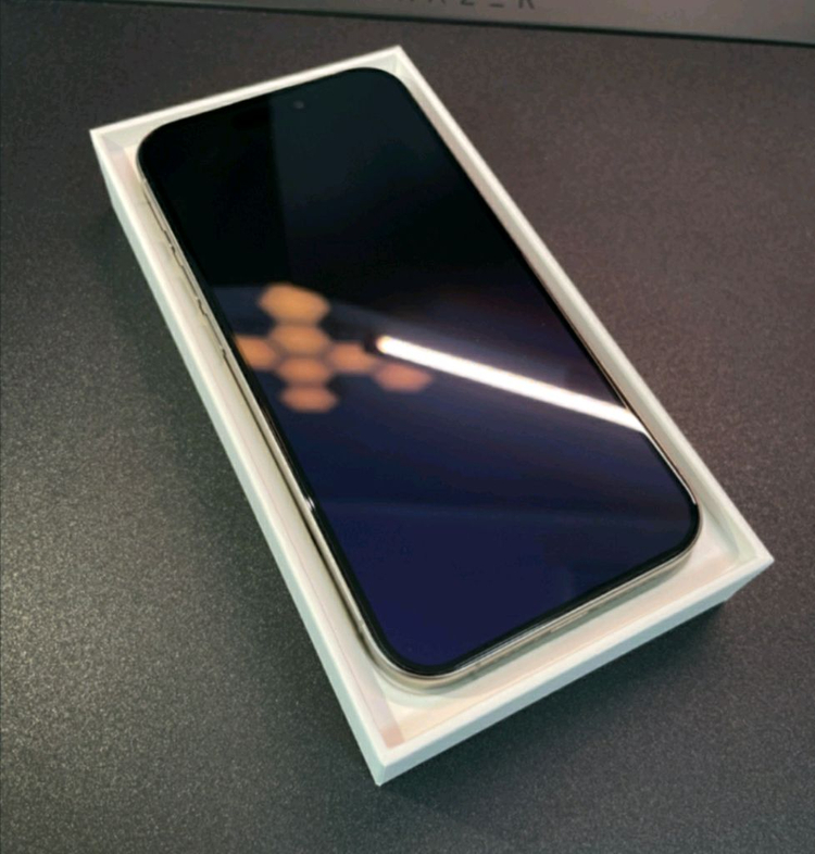 아이폰 15프로 128GB 카메라 무음 판매합니다.--2