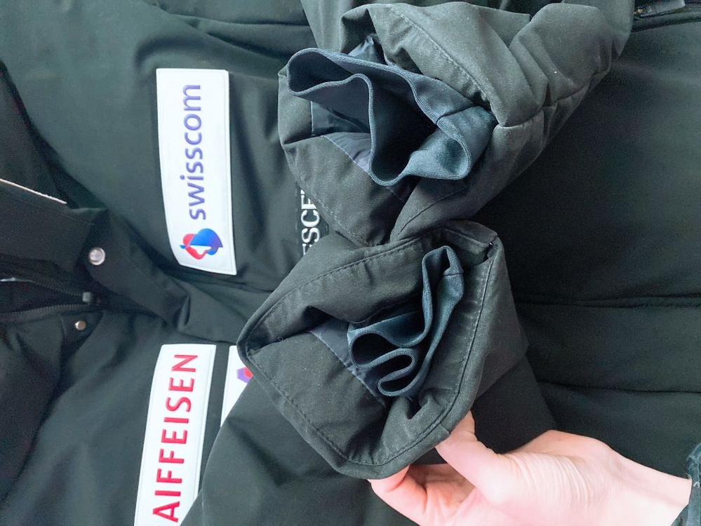 (105)데상트남자오리털스위스스키팀아우디후드롱패딩 이미지