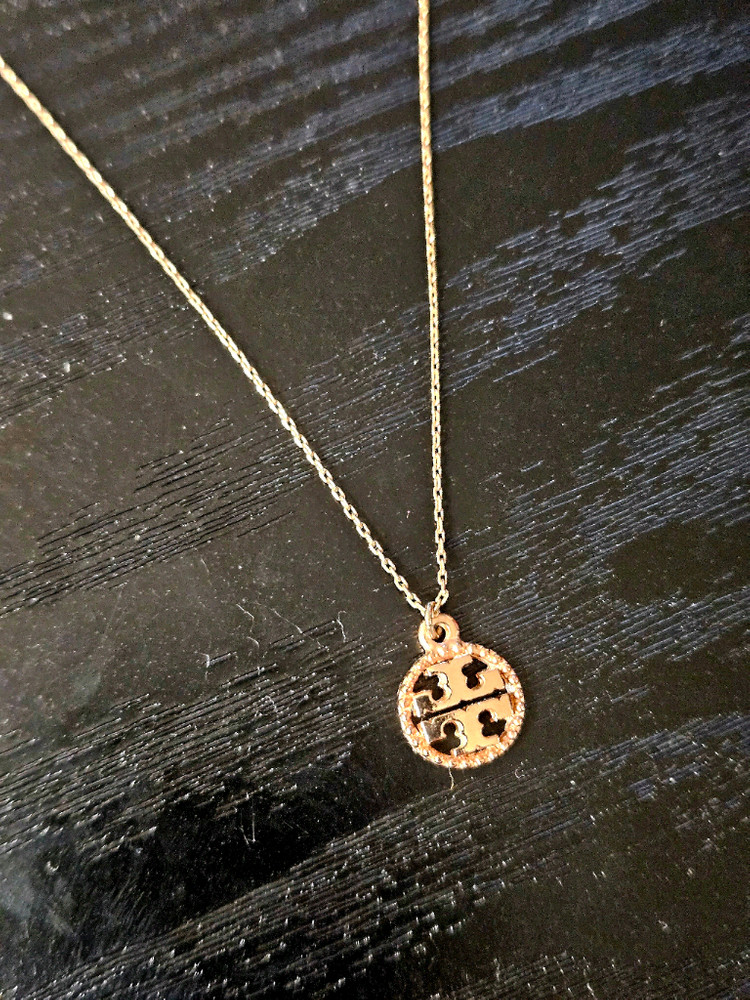 토리버치 로즈골드 목걸이--1