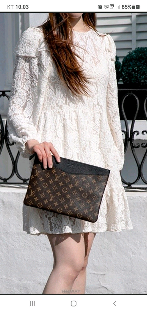 루이비통 데일리 클러치백/파우치백 새상품급 정품(영수증O)구찌프라다디올고야드샤넬셀린느보테가생로랑발렌시아가버버리가방--0