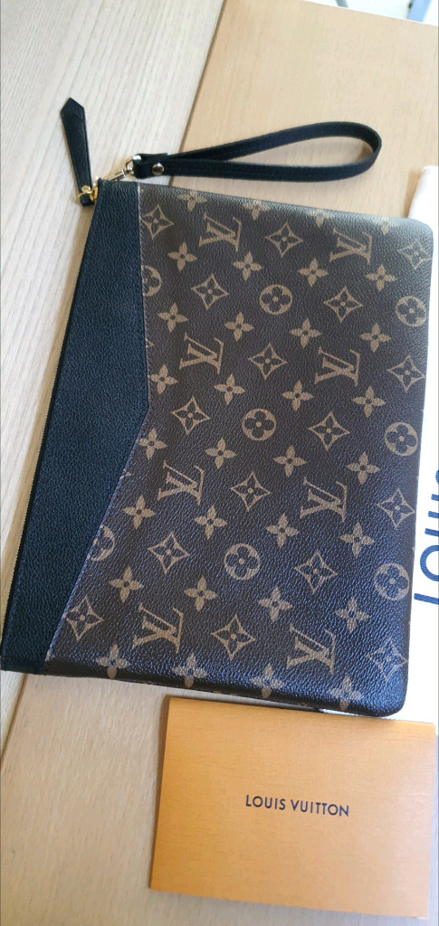 루이비통 데일리 클러치백/파우치백 새상품급 정품(영수증O)구찌프라다디올고야드샤넬셀린느보테가생로랑발렌시아가버버리가방--3