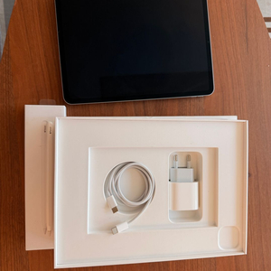 아이패드 프로 11 4세대 128g wifi + 애플펜슬 함께 판매합니다