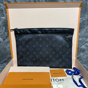 루이비통 포쉐트 아폴로 클러치