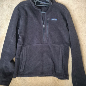 파타고니아 신칠라 블랙 s 95~100 판매합니다 수년 전 홍콩 침사추이 파타고니아 매장에서 구입했습니다 자연스런